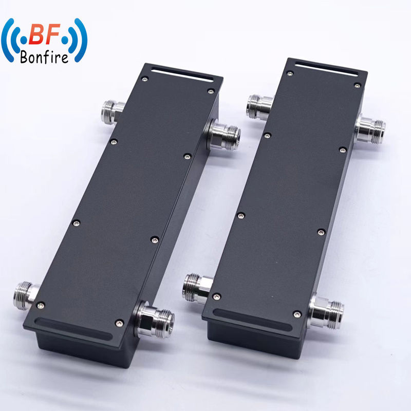 Package Gross Weight 0.780kg Grey/Red/Black 698-4000MHz Passive RF 2X2 Hybrid Combiner